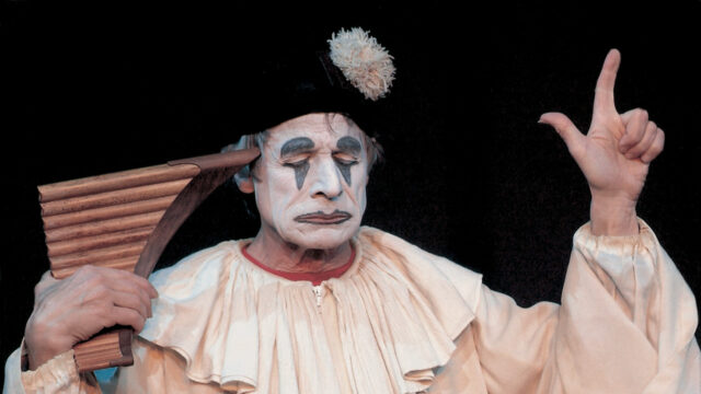 Portrait von Clown Dimitri mit Panflötehome-social-media-clown-dimitri